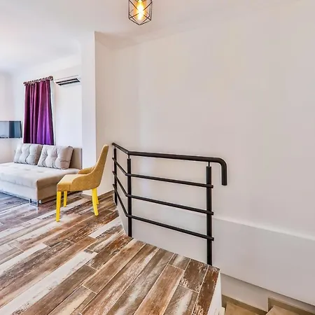 Sanisu Apartment