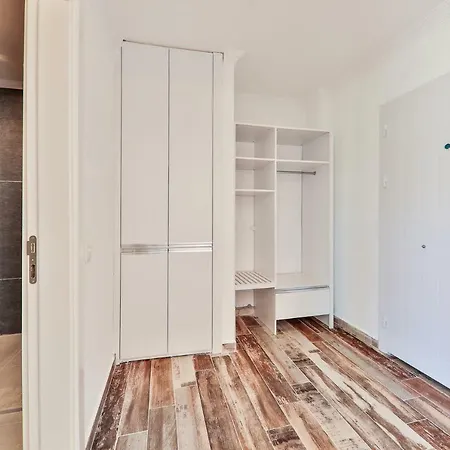 Sanisu Apartment